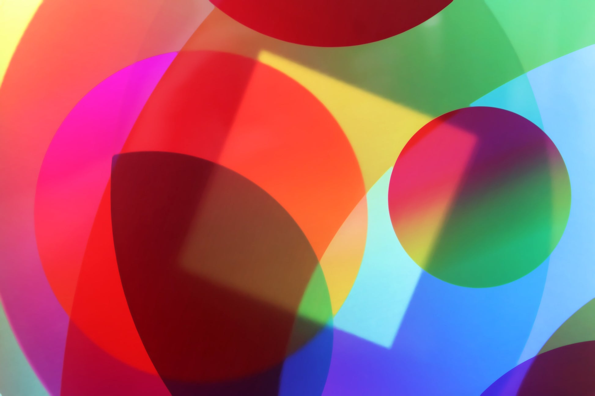 Modular translucent discs sculpture – Yoni Alter