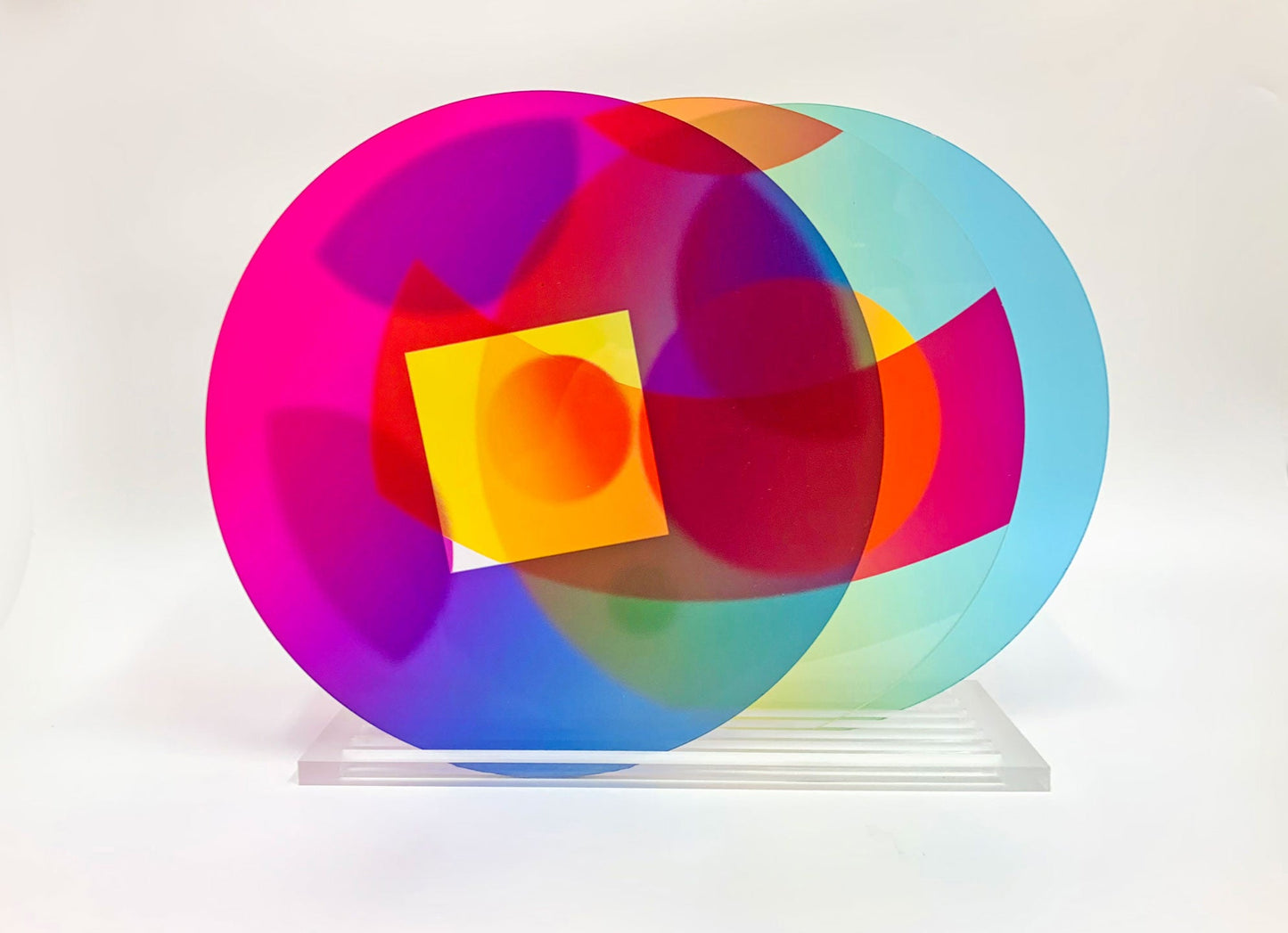 Modular translucent discs sculpture