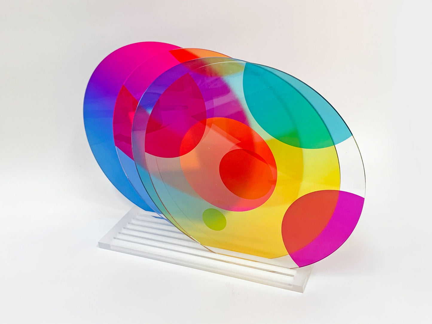 Modular translucent discs sculpture